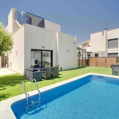 Urocza Nowoczesna Willa Z Basenem Aqua Nuevas Appartamento Torrevieja